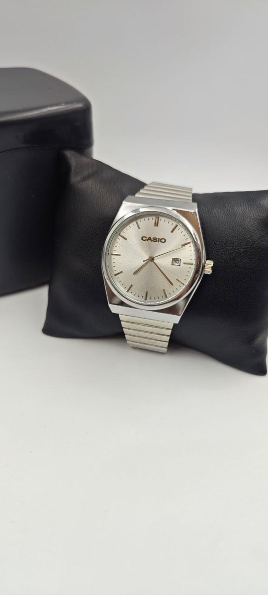 CASİO VİNTAGE DIŞI GÜMÜŞ İÇİ BEYAZ