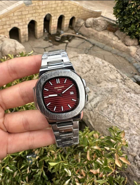 PATEK PHİLİPPE İÇİ KIRMIZI SAAT