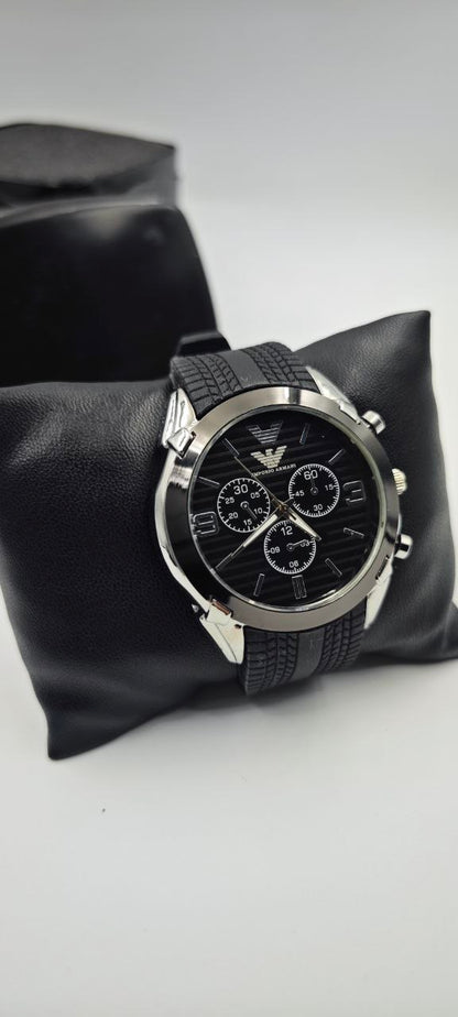 EMPOROİ ARMANI PLASTİK KORDON SİYAH SAAT