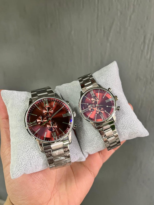 YAZISIZ ARMANI DIŞI GÜMÜŞ İÇİ KIRMIZI ÇİFT SAAT (ERKEK+BAYAN)