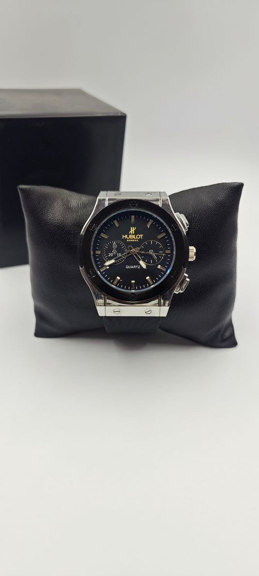 HUBLOT PLASTİK KORDON SİYAH SAAT