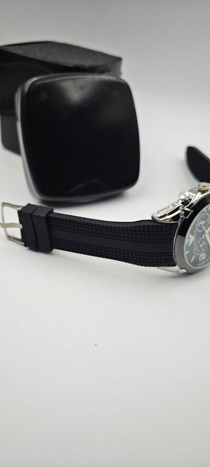 EMPOROİ ARMANI PLASTİK KORDON SİYAH SAAT