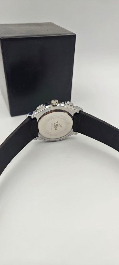 HUBLOT PLASTİK KORDON SİYAH SAAT