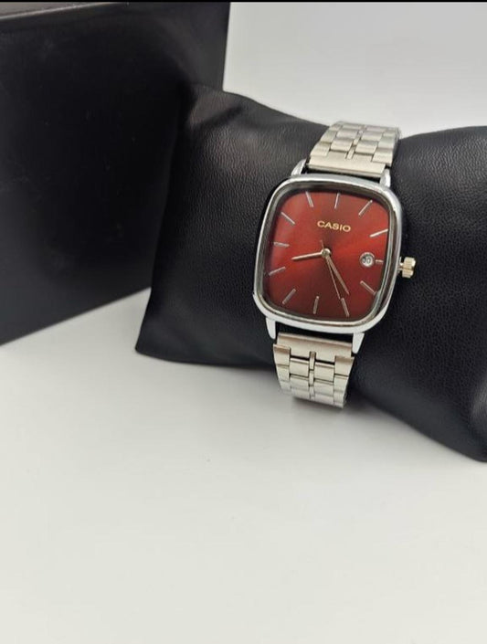 CASİO DIŞI GÜMÜŞ İÇİ KIRMIZI SAAT